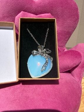 NIB Natural Gem Stone Quartz with Bow accent and Crystal silver tone necklace